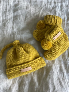 mustard - 'the knot' beanie & 'pom pom bootie' set newborn - 3 months