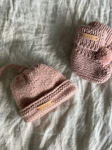 pink 'the knot' beanie & 'pom pom bootie' set newborn - 3 months